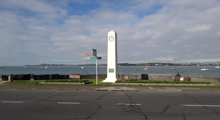 Takarunga / Mt Victoria Path - Suggested path start point from King Edward Parade.