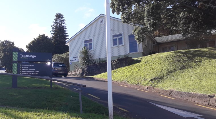 Takarunga / Mt Victoria Path - Access the walk to the tihi (summit) from the signed access off Kerr Street. This is an alternative start point from the Devonport village.