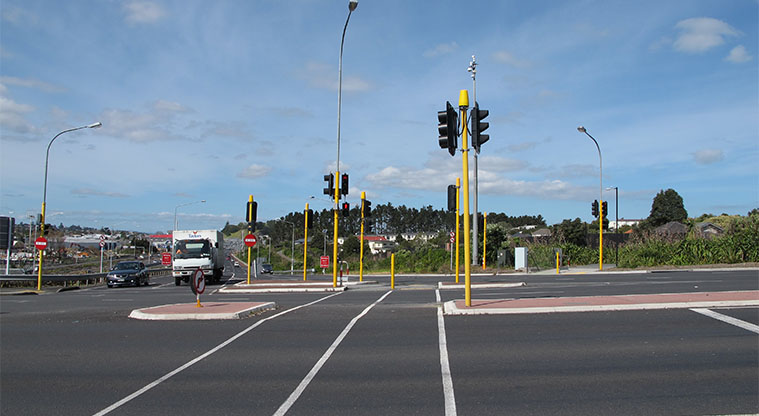 Wesley Path - Remember to cross at the traffic signals at Maioro Street.