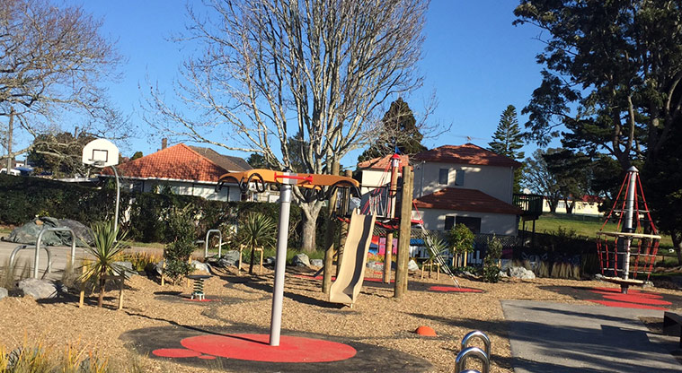 Turner Reserve Path - Turner Reserve playground, basketball court and flying fox