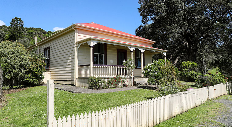 Tāpapakanga Historic Path - Historic homestead near the start of the path.