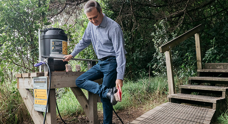 Wenderholm Perimeter Track - Follow the instructions to clean your shoes and protect against kauri dieback.