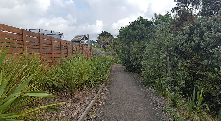 Weona-Westmere Path - Access from Westmere Park Avenue.