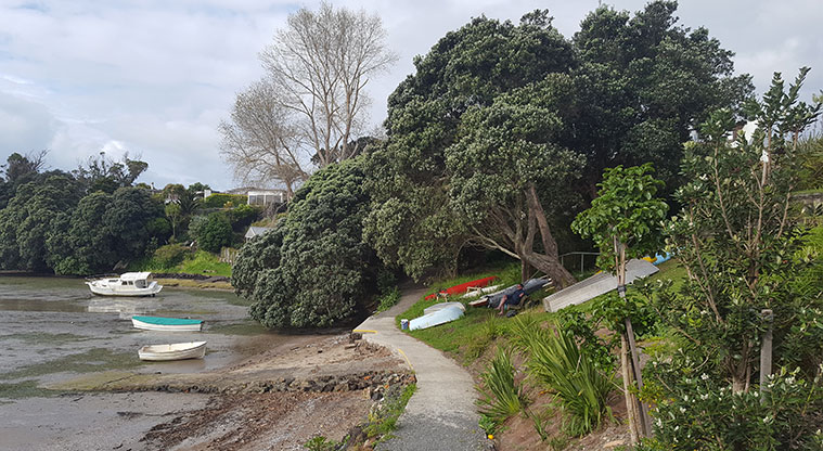 Weona-Westmere Path - Low tide section of the path to Westmere Park.