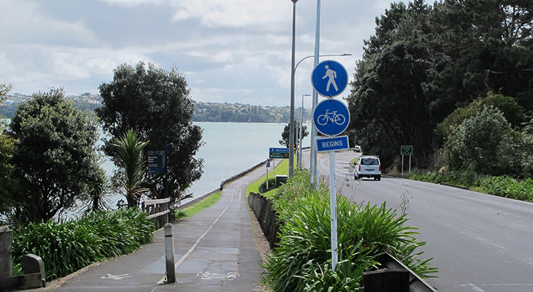 Westhaven Path - Path start close to Sarsfield Street.